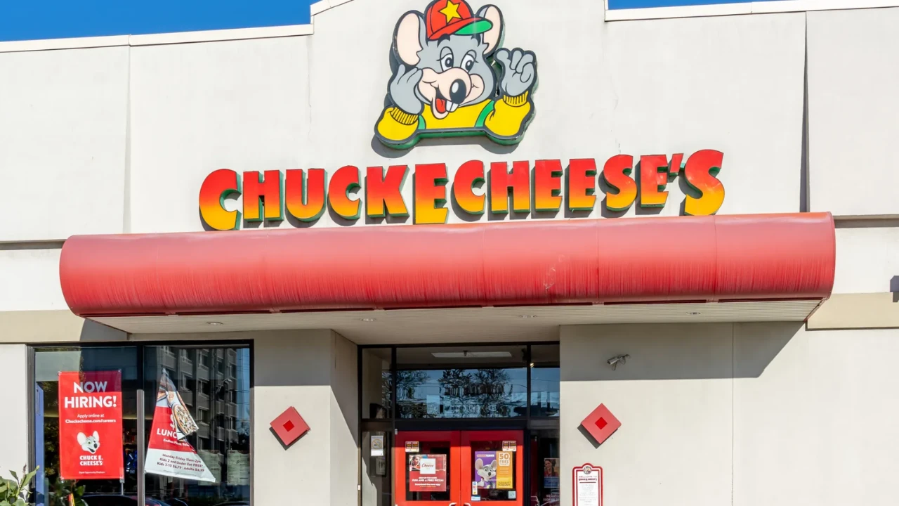 Chuck E Cheese Closing